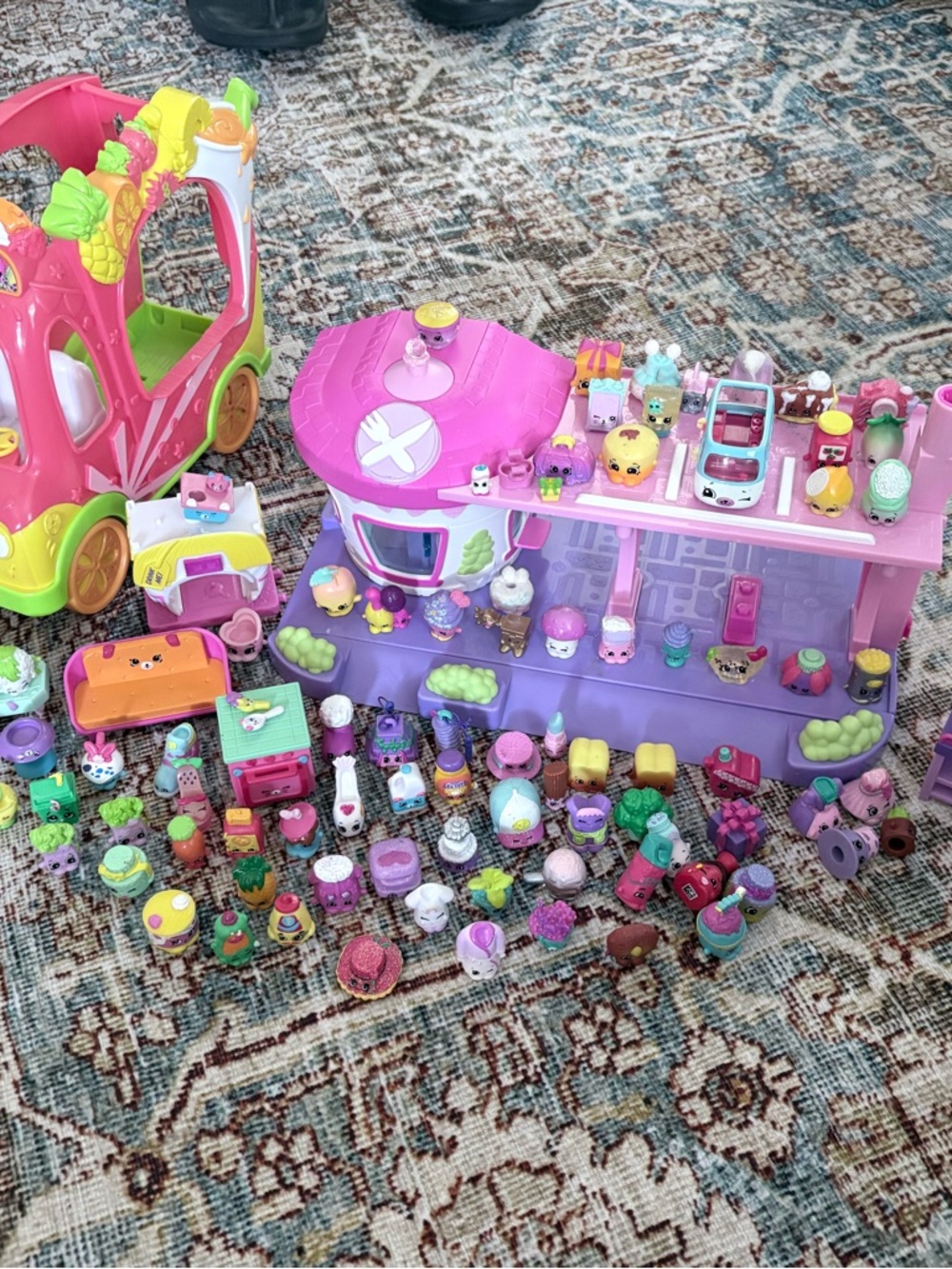 Shopkins Pink and Purple Playset with Mini Collectibles